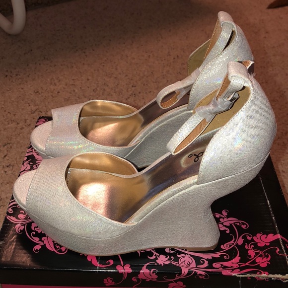 Heels - Picture 2 of 3